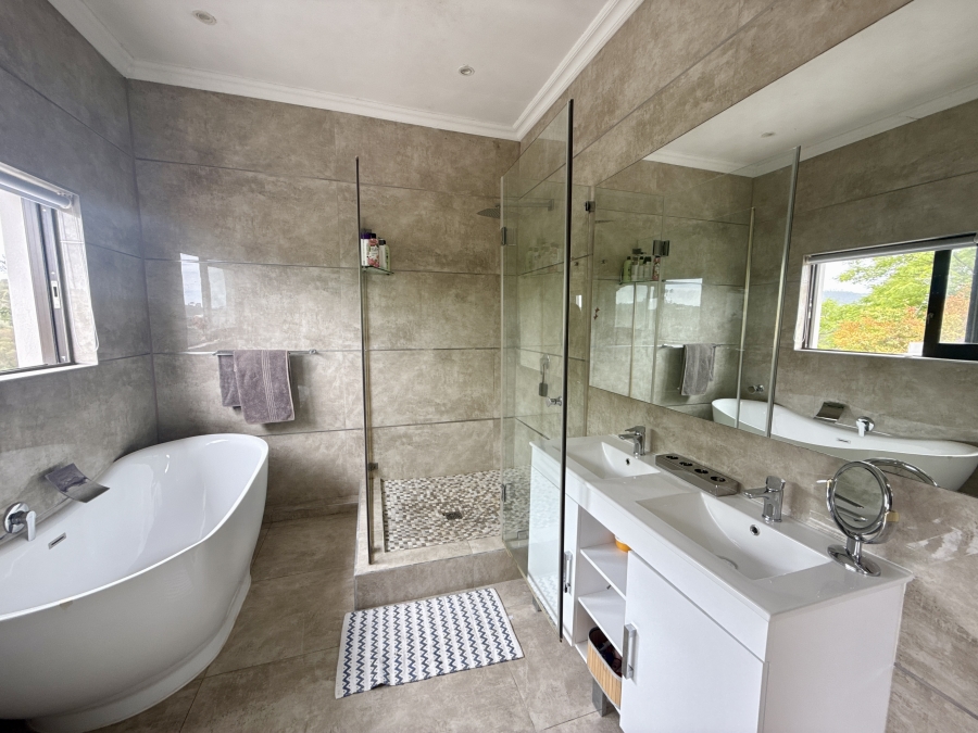 4 Bedroom Property for Sale in Knysna Heights Western Cape